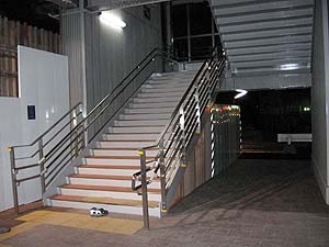 駅入口の階段